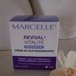 Revival+ Vitalité Day Cream - White and Purple